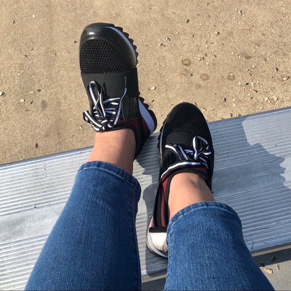 Trendy Burgundy Black side slit sneakers - Picture 4 of 7